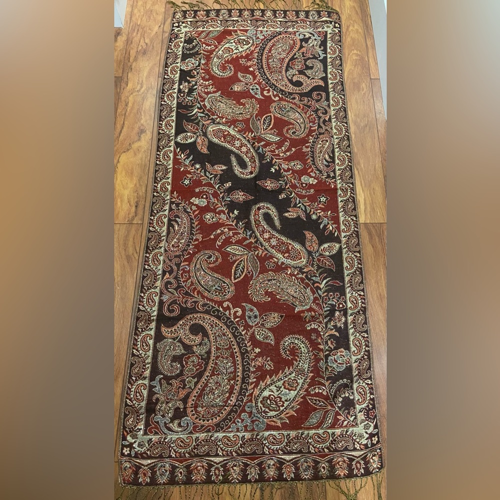 Elegant Paisley scarf/shawl with tassels